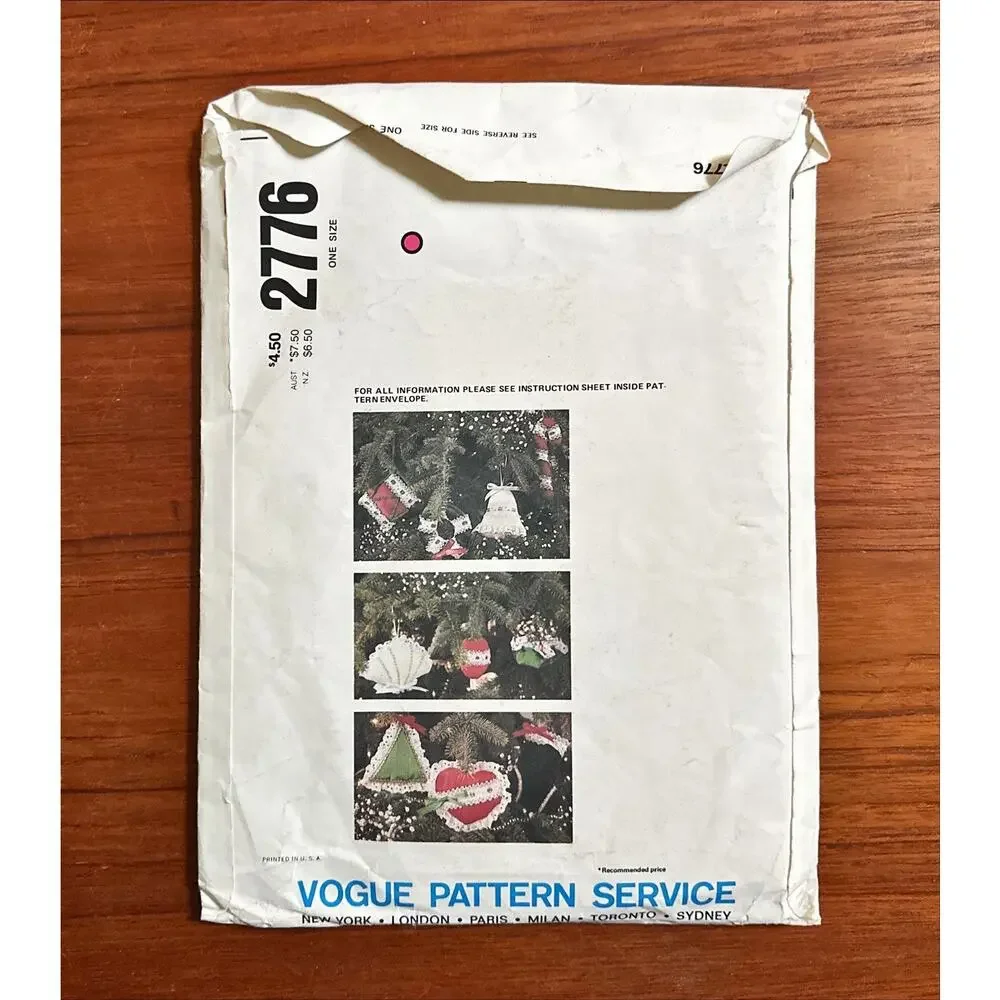 UNCUT Vogue Pattern #2776 Christmas Ornaments Angel Wreath Tree Skirt Stocking